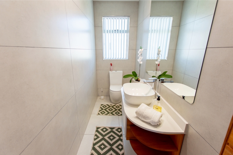 5 Bedroom Property for Sale in Paradise Beach Western Cape